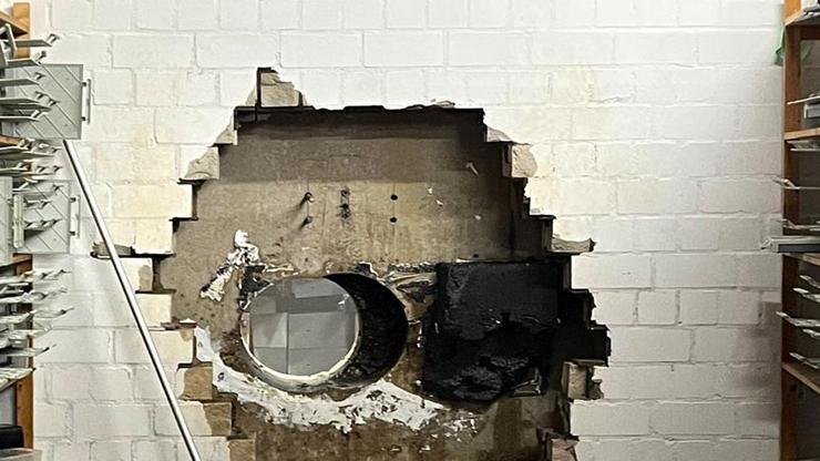 Kaynak:hurriyet.com.tr Almanya’nın Gelsenkirchen kentindeki Sparkasse tasarruf bankası şubesinde gerçekleşen büyük