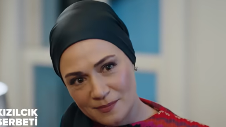 Kaynak:Cnnturk.com Kızılcık Şerbeti dizisinde Işıl, Doğa ve Mustafa’nın veda etmesinin