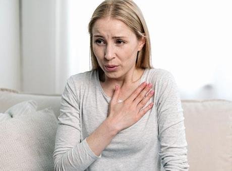 Vücutta, bir tehlike ile karşılaşıldığında böbrek üstü bezlerinden adrenalin salgılandığını