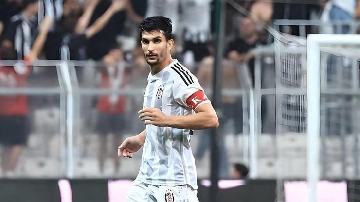 Kaynak:Cnnturk.com Beşiktaş’ta kadro dışı kalan ve kendisine takım bulması istenen