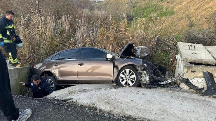 Su kanalına düşen otomobildeki çift yaralandı Mehmet YİRUN/TEKİRDAĞ, (DHA)- TEKİRDAĞ’ın Muratlı ilçesinde sulama kanalına düşen otomobilin