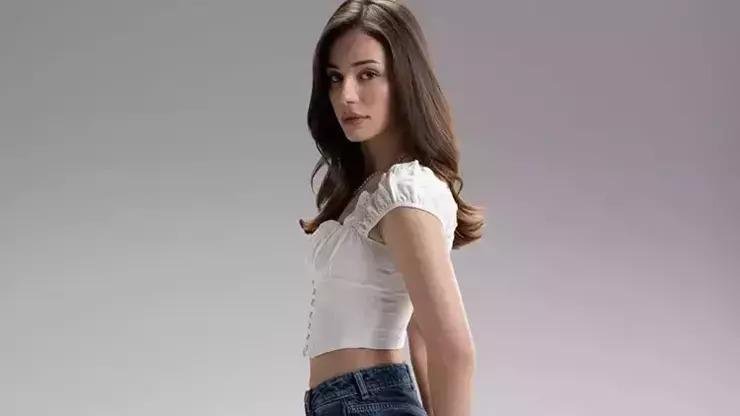 Kaynak:Cnnturk.com Ebrar Karabakan hakkında ayrıntılar merak edilmeye başlandı. ABİ dizisinde