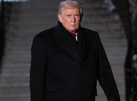 ABD BaÅŸkanı Trump’tan İran’a açık tehdit! ‘Kesin talimat verdim, onları haritadan silecekler’ Trump, ikinci kez göreve geldiÄŸi baÅŸkanlığının ilk yıl dönümünde News