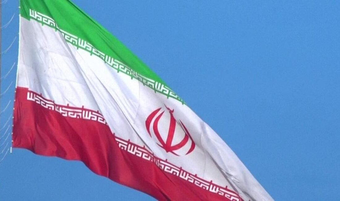 ABD yine İran’ı vuracak mı? WSJ: Trump yönetimi İran’a saldırıyı görüşüyor Kaynak:CNN TÜRK ABD’NİN İRAN’A “YARDIM”I SALDIRI MI? Önce “Eylemcilere ateş