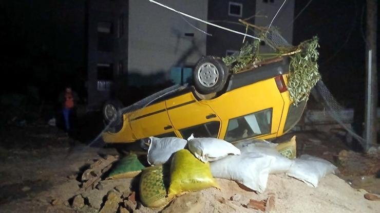 Mithat ABAKAN/ MANAVGAT(Antalya), (DHA)- ANTALYA’nın Manavgat ilçesinde oluşan hortum evlerin