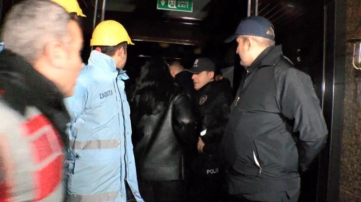 Kaynak: DHA/AA Bebek Otel’de kaçak olduğu belirlenen yapıların yıkımına başlandı.