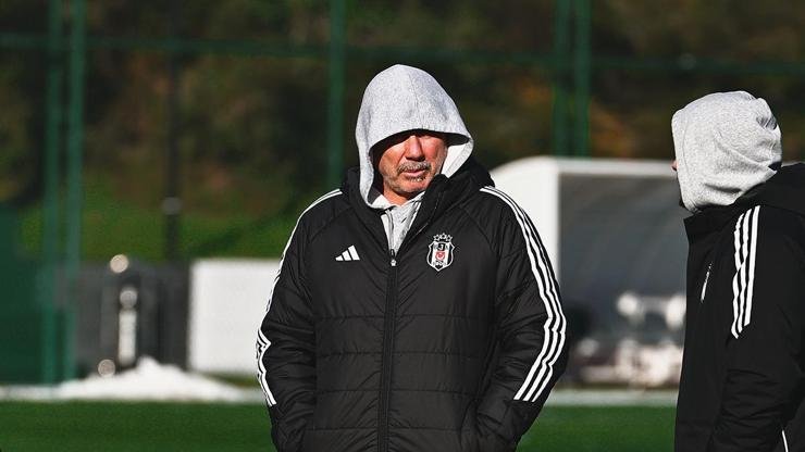 BJK Nevzat Demir Tesisleri’nde gerçekleştirilen basına kapalı idman, yaklaşık 1.5