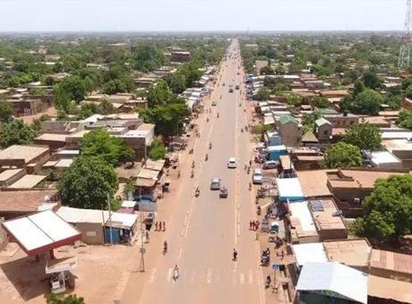 Bakanlar Kurulu kararnamesine göre, ülkedeki tüm siyasi partiler feshedildi ve
