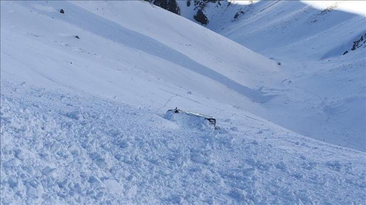 Yetkililer, yoğun kar birikiminin bulunduğu dik yamaçlarda çığ oluşma ihtimalinin