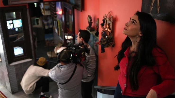 Yeni sezonun merak uyandıran detayı da setten paylaşılan bir görselle