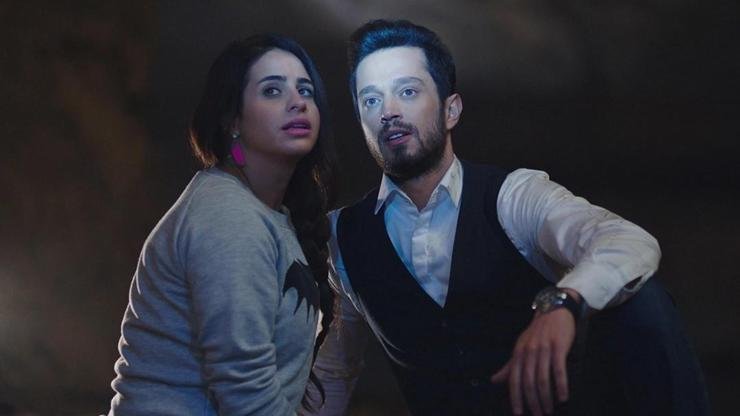 Kaynak:Cnnturk.com Murat Boz ve Büşra Pekin’in başrollerinde yer aldığı Hadi