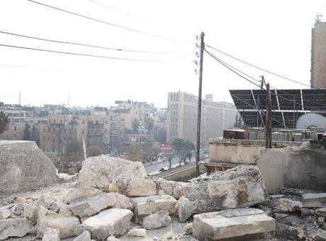 Halep’te Suriye ordusu ile terör örgütü PKK/YPG arasında çatışmalar sürüyor Yerel kaynaklardan alınan bilgiye göre, terör örgütü PKK/YPG’nin öğle saatlerinde