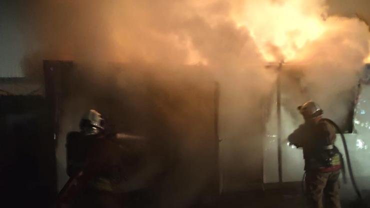 Samim SELÇUK/HATAY, (DHA) – HATAY’ın Antakya ilçesinde konteynerde çıkan yangın