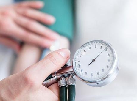 ‘Hipertansiyon fark edilmediğinde hayati organları tehdit ediyor’ Dünya genelinde milyonlarca kişiyi etkileyen hipertansiyonun, erken fark edilmediğinde kalp,