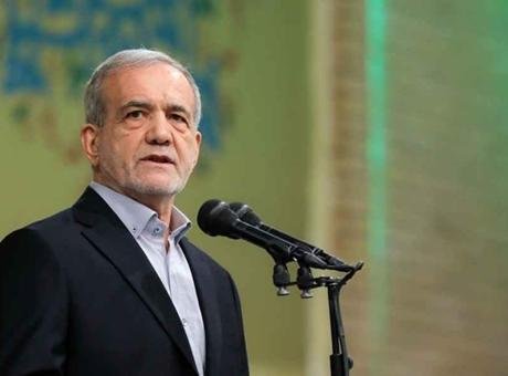 İran Cumhurbaşkanı’ndan sözünü kesen dinleyiciye Türkçe uyarı! İran Cumhurbaşkanı Pezeşkiyan, İslami Şuraların Yeri ve Anayasa’da Halkın Katılımı