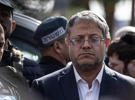 İsrail’in aşırı saÄŸcı Ulusal Güvenlik Bakanı Ben-Gvir Mescid-i Aksa’ya baskın düzenledi Kudüs İslami Vakıflar İdaresinden yapılan yazılı açıklamada, Ben-Gvir’in bugün İsrail