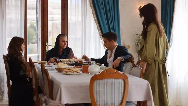 Dizi bir hikâyenin suskunluğunu çoğu zaman bir sofra başında kurulan