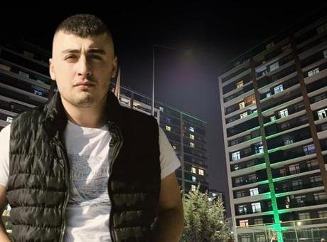 Lüks sitede dehşet! Kız kardeşini öldürüp, annesini yaraladıktan sonra intihar etti Olay, saat 22.00 sıralarında merkez Selçuklu ilçesi Şeker Mahallesi Caferçelebi