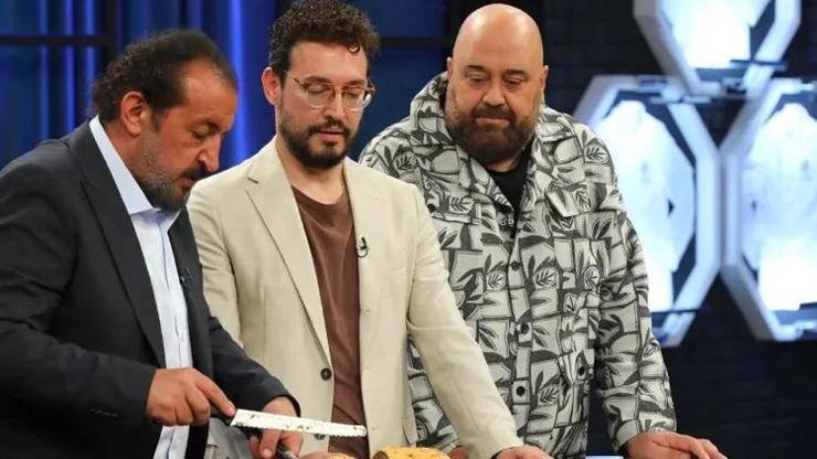 MASTERCHEF BİTTİ Mİ? MasterChef final mi yaptı? 1 Ocak 2026 PerÅŸembe TV8 yayın akışı Kaynak:Cnnturk.com Danilo Zanna, Somer SivrioÄŸlu ve Mehmet Yalçınkaya’nın jüri üyeliÄŸini