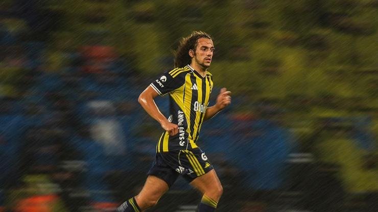 Kaynak:Cnnturk.com Turkcell Süper Kupa finalinde Galatasaray’ı 2-0 mağlup eden Fenerbahçe’nin