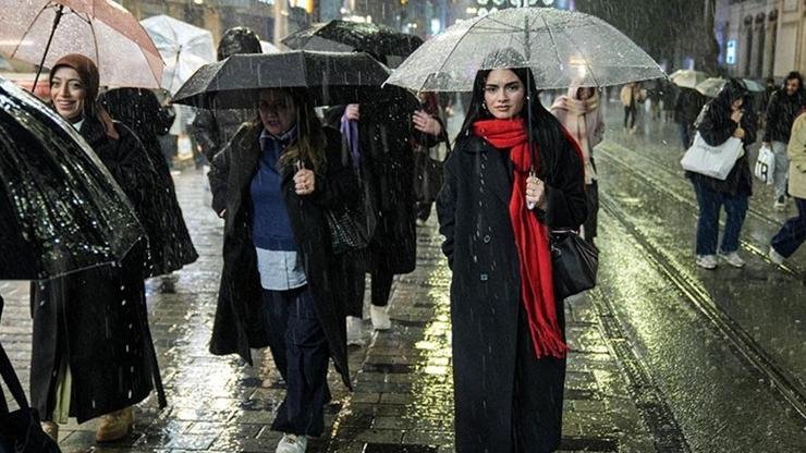 Meteoroloji peş peşe uyarmıştı: İstanbul’da kuvvetli yağmur ve şiddetli rüzgar! Kaynak:AA Meteorolojiden yapılan uyarıların ardından yağmur ve şiddetli rüzgar akşam