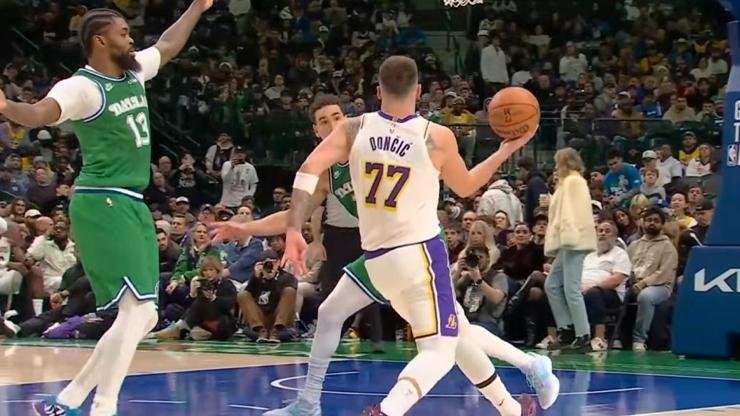 Kaynak:AA American Airlines Center’da Mavericks’e konuk olan Lakers, Luka Doncic‘in