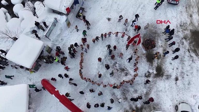 Kaynak:CNN TÜRK Kaçkar Dağları’nın eteklerinde 10 yıldır düzenlenen kış yüzme