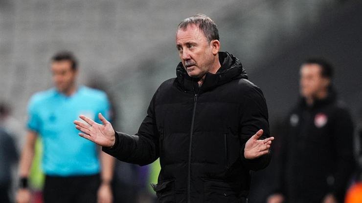 Sergen Yalçın’dan Beşiktaş taraftarına transfer müjdesi Kaynak:Cnnturk.com Ziraat Türkiye Kupası C Grubu 2. maçında Ankara Keçiörengücü’nü