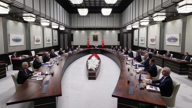 SON DAKİKA… Yılın ilk kabine toplantısı başladı! Beştepe’deki toplantıya Cumhurbaşkanı Recep Tayyip Erdoğan başkanlık ediyor. Toplantıda, 2025’in genel değerlendirmesinin