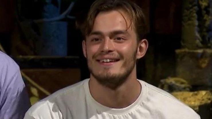 Kaynak:Cnnturk.com Survivor’a dahil olan ikinci yedek yarışmacı&nbsp;Yoga eğitmeni Can Berkay