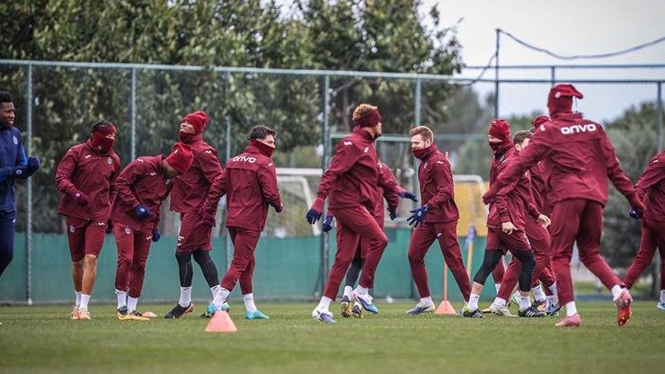 Trabzonspor, İstanbulspor maçına hazır! Kadro belli oldu Kaynak:Cnnturk.com Ziraat Türkiye Kupası A Grubu ikinci maçında yarın İstanbulspor’a
