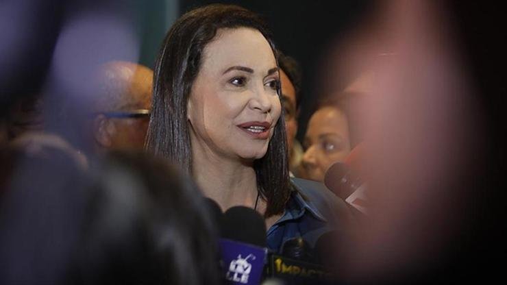 Venezuelalı muhalif lider Machado, Nobel Barış Ödülü’nü Trump’a sundu Kaynak:AA Venezuelalı muhalif lider Machado, Beyaz Saray’daki görüşmenin ardından basın