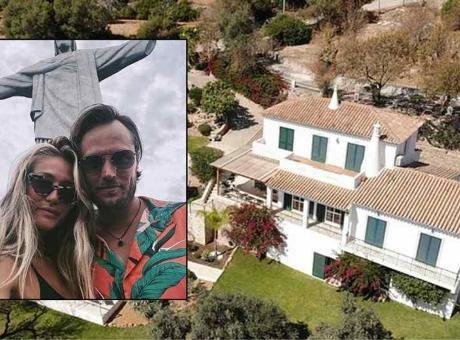 Portekiz’in Algarve bölgesinde lüks villalarda yaşayan üç üniversite arkadaşı, İngiltere’ye