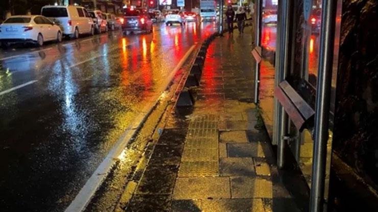 Yer: İstanbul! 1 aylık bebeÄŸi bu soÄŸukta duraÄŸa bıraktılar Kaynak:AA Oruç Reis Mahallesi’nde 100. Yıl Otobüs Durağı’na 25 Aralık’ta