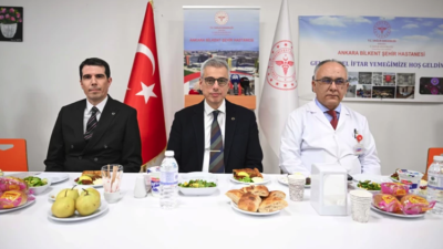 Bakan Memişoğlu, sağlık çalışanlarıyla iftarda bir araya geldi Ankara Bilkent Şehir Hastanesi tarafından düzenlenen ‘Geleneksel İftar Yemeği’ programına,