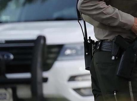 Minnesota eyaletinin Minneapolis kentinde devam eden ICE karşıtı gösterilere aşırı