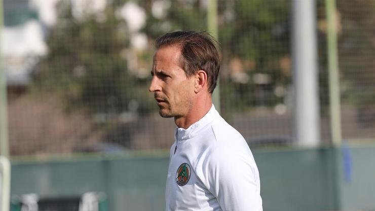 Alanyaspor’da, Galatasaray mesaisi başladı Kaynak:AA Turuncu-yeşilli kulübün açıklamasına göre Cengiz Aydoğan Tesisleri‘nde teknik direktör