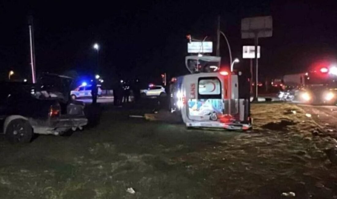 Kaza, gece saatlerinde Manisa Otogar Kavşağı’nda meydana geldi. Sürücülerinin isimleri