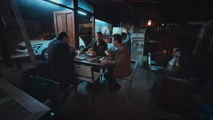 Kaynak:Cnnturk.com Başrollerinde birbirinden ünlü isimlerin yer aldığı Arka Sokaklar dizisinin