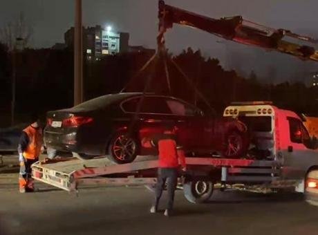 Başakşehir’de 5 aracın karıştığı zincirleme kaza: 5 yaralı Kaza, saat 19.00 sıralarında TEM Otoyolu’nda Ziya Gökalp Mahallesi mevkisinde