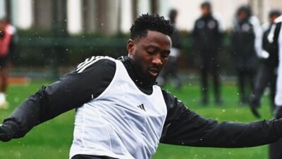 Kaynak:Milliyet Futbolcular, ısınma hareketleri ve 5’e 2 pas organizasyonlarının ardından