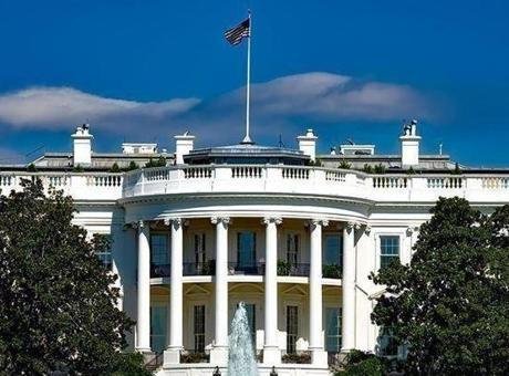 Beyaz Saray Sözcüsü Karoline Leavitt, Beyaz Saray’ın bahçesinde basın mensuplarına