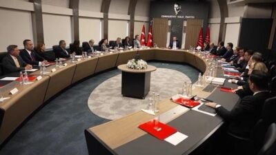 CHP MYK Hasbi Dede’yi ihraç edecek mi? Kaynak:CNN TÜRK CHP Merkez Yönetim Kurulu, CHP lideri Özgür Özel