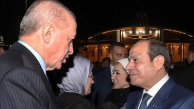 Kaynak:AA Erdoğan’ı Kahire Uluslararası Havalimanı’nda, Mısır Cumhurbaşkanı Abdulfettah es-Sisi ve