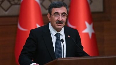 Kaynak:AA Cumhurbaşkanlığına, Cumhurbaşkanı Yardımcısı Yılmaz’ın vekalet etmesine dair tezkere Resmi