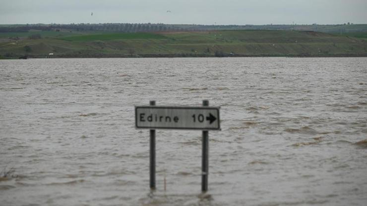Edirne’de saÄŸanak alarmı! Tunca Nehri’nin debisi yükseldi, Meriç Nehri’nde taÅŸkınlar oluÅŸtu Kaynak:AA Tarihi Kırkpınar YaÄŸlı GüreÅŸleri’nin yapıldığı Sarayiçi Adası ile bazı