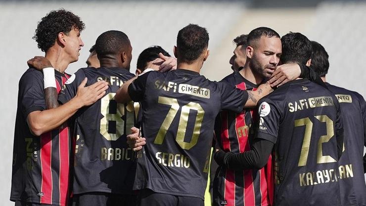 Trendyol Süper Lig’in 21. haftasında Mısırlı.com Fatih Karagümrük ile Antalyaspor,