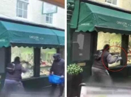 İngiltere’nin başkenti Londra’da dün sabah saatlerinde bir kuyumcu soygunu yaşandı.