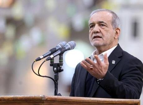 İran Cumhurbaşkanı: Müzakereler Devrim Lideri’nin onayıyla yürütülmekte Entekhab haber sitesine göre, Pezeşkiyan, ülkesinin din adamları ile bir