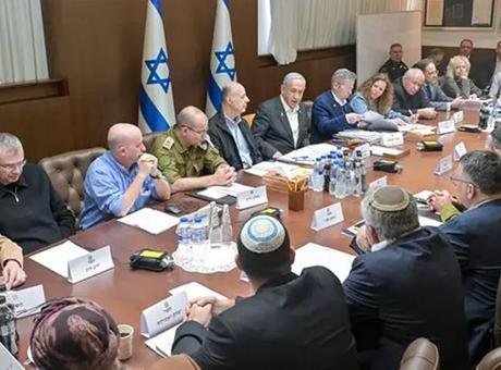 İsrail güvenlik kabinesi, ABD’nin İran’a olası saldırısı gündemiyle toplandı İsrail’de yayın yapan Kanal 12 televizyonunun haberinde, ABD’nin İran’a olası